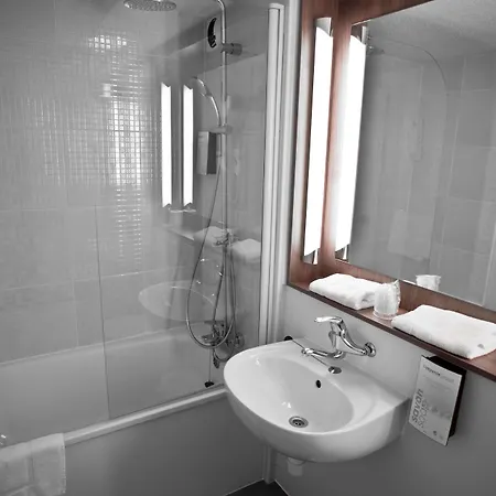 Campanile Lyon Ouest Hotel 3*