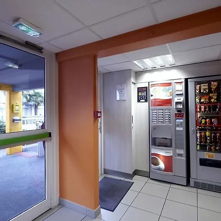 Hotel Campanile Lyon Ouest 3*