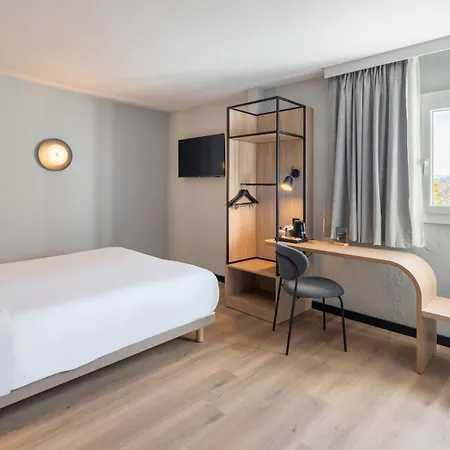 Campanile Prime - Lyon Ouest Otel 3*