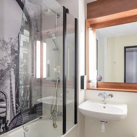 Campanile Prime - Lyon Ouest Otel 3*